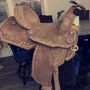 double t saddle 
400 obo 
Pick up and shipping available